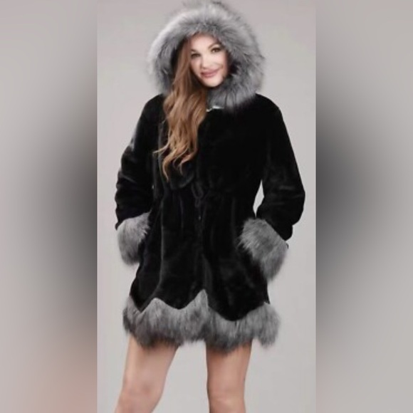 Women's Black and Gray Faux Fur Puffer Coat Size Large - Picture 1 of 12